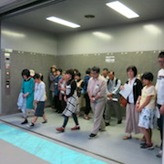 「たんけん美術館・博物館　バックヤードツアー」の様子