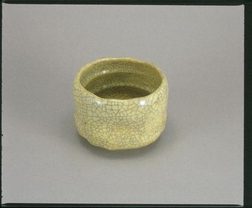 偕楽園焼　白釉巌雪写茶碗