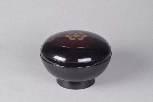 蔓結酢漿草紋飯器