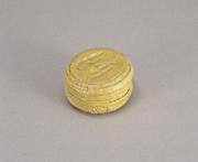 偕楽園焼  黄瀬戸写丸香合