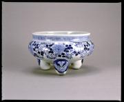 偕楽園焼  染付菊唐草鬼面文香炉