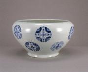 南紀男山焼  染付八ツ藤紋火鉢