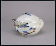南紀男山焼  染付桃形蓋物