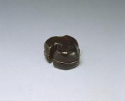 偕楽園焼　黒楽古形洲浜香合