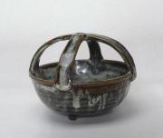 太田焼　鉄釉釣花生