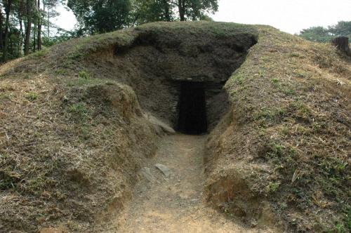 前山A13号墳　墳丘全景及び横穴式石室入口