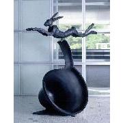 ねじまがった釣鐘の上を跳ぶ野兎