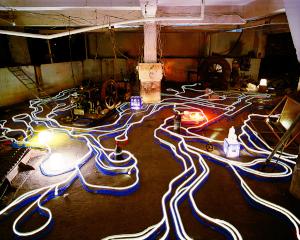 パラモデル
《幽霊の落書き -夜の沢田マンション発電所 -》2006
ラムダプリント
©paramodel / photo: paramodel / courtesy of MORI YU GALLERY