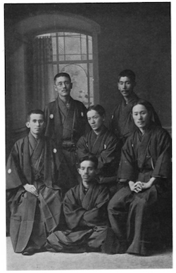 後列左より：中井宗太郎（顧問）、榊原紫峰／中列左より：村上華岳、野長瀬晩花、土田麦僊／前列：小野竹喬