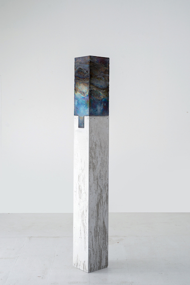 橋本知成《Untitled》2021年 166.0×20.0×20.0cm 個人蔵 photo : Gentoku Katakura