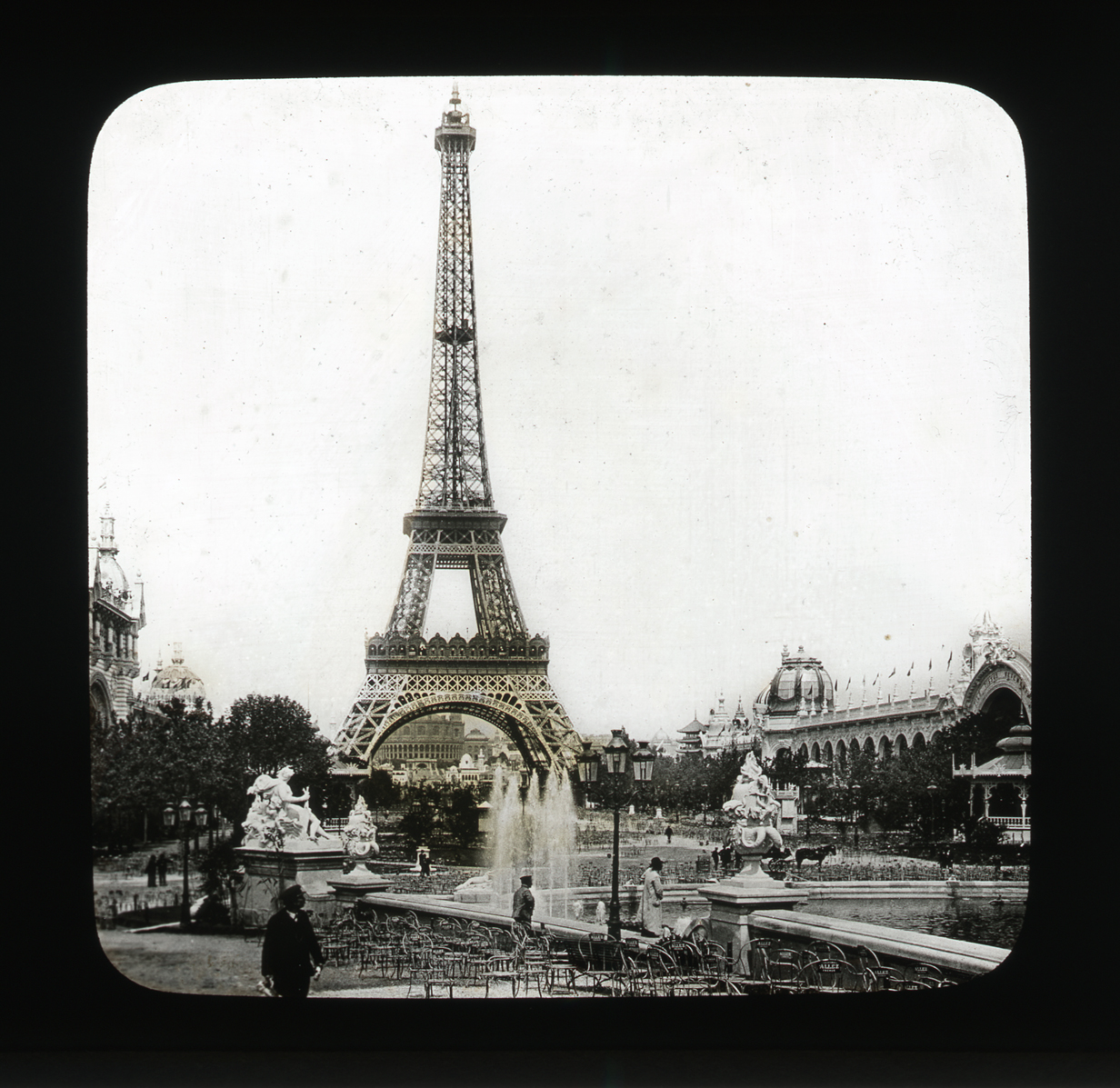 mazo. E《幻燈写真画―1900年パリ万国博覧会会場情景―水の宮殿からエッフェル塔を眺む》AN.1010-3